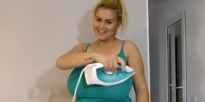 Huge Natural Tits Erin make Home Works and Boobs Play