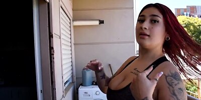 PERSONLIG TRÆNER knepper Hot Busty Redhead, mens du træner hende derhjemme