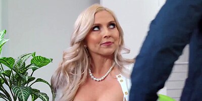 Brazzers - Cheating Milf Christie Stevens needs big cock