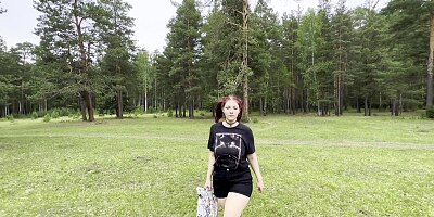 Hot Stranger Lost In The Woods, I'm Fucking Her Pussy While She Doesn't Notice, Pretending To Help