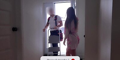 Horny Housewife Milf Gives Blowjob to Construction Worker